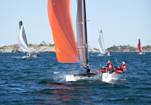 Världsstjärnor och svensk Ocean race-legend i svenskt katamaranrace 